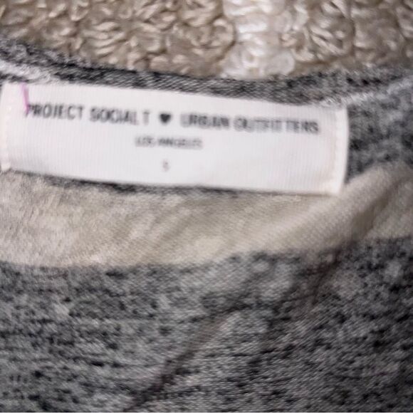 Urban outfitters size small tank - Picture 2 of 4